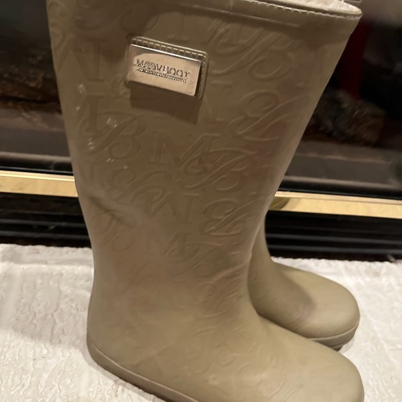 Tan tall Moovboots size large - Picture 1 of 3